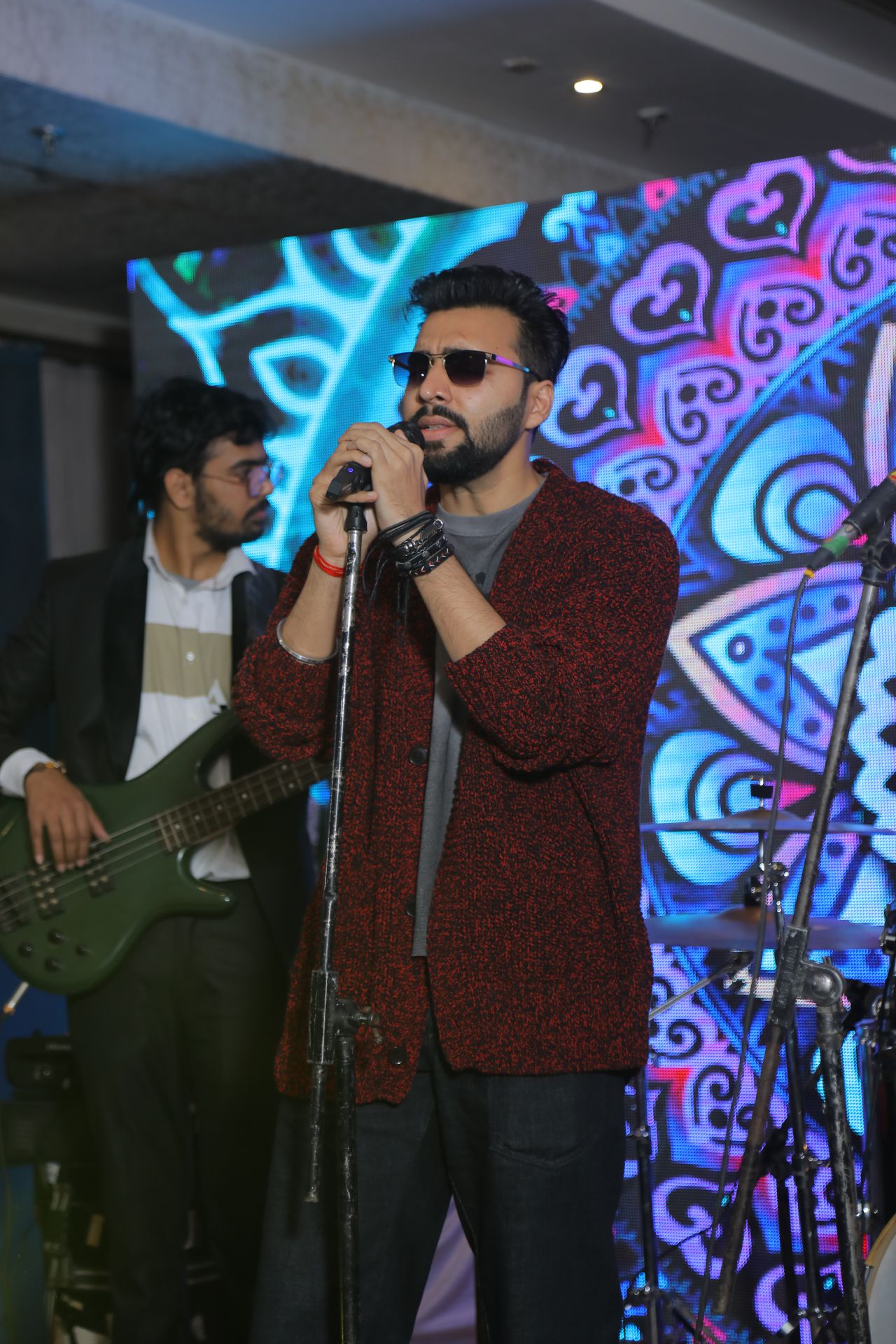 Revaansh Kohli singing live on stage with a guitarist