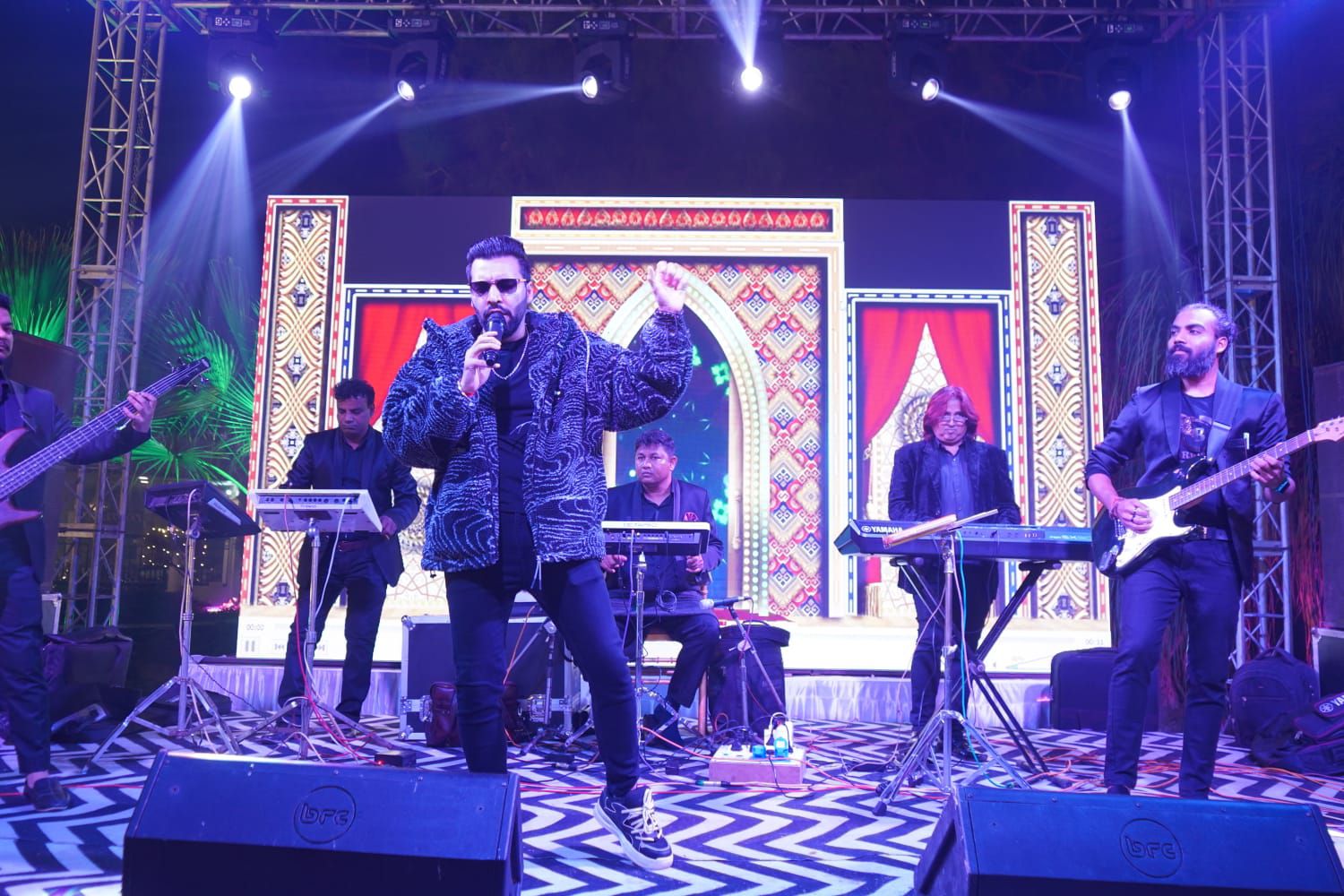 Revaansh Kohli performing with a full live band on a decorated stage